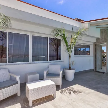 Apartment Panoramic Ocean & Mountain View 3 Bed In Island Village Heights *
