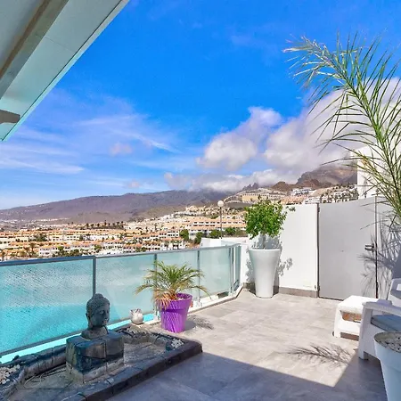 Panoramic Ocean & Mountain View 3 Bed In Island Village Heights Apartment