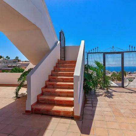 Panoramic Ocean & Mountain View 3 Bed In Island Village Heights Apartment