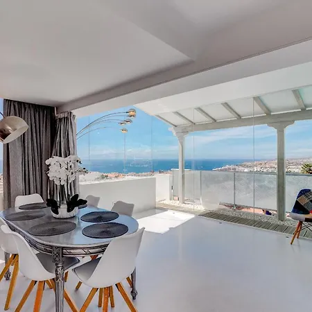 Panoramic Ocean & Mountain View 3 Bed In Island Village Heights