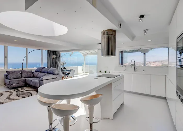 Panoramic Ocean Mountain View 3 아파트 아데제