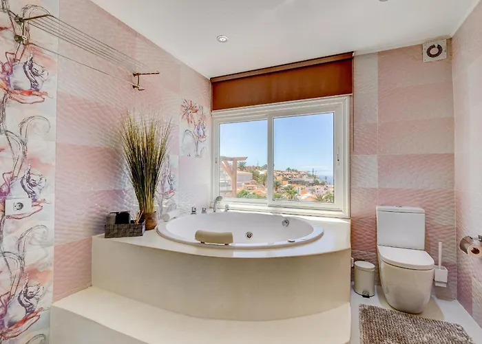 Panoramic Ocean Mountain View 3 * 아데제